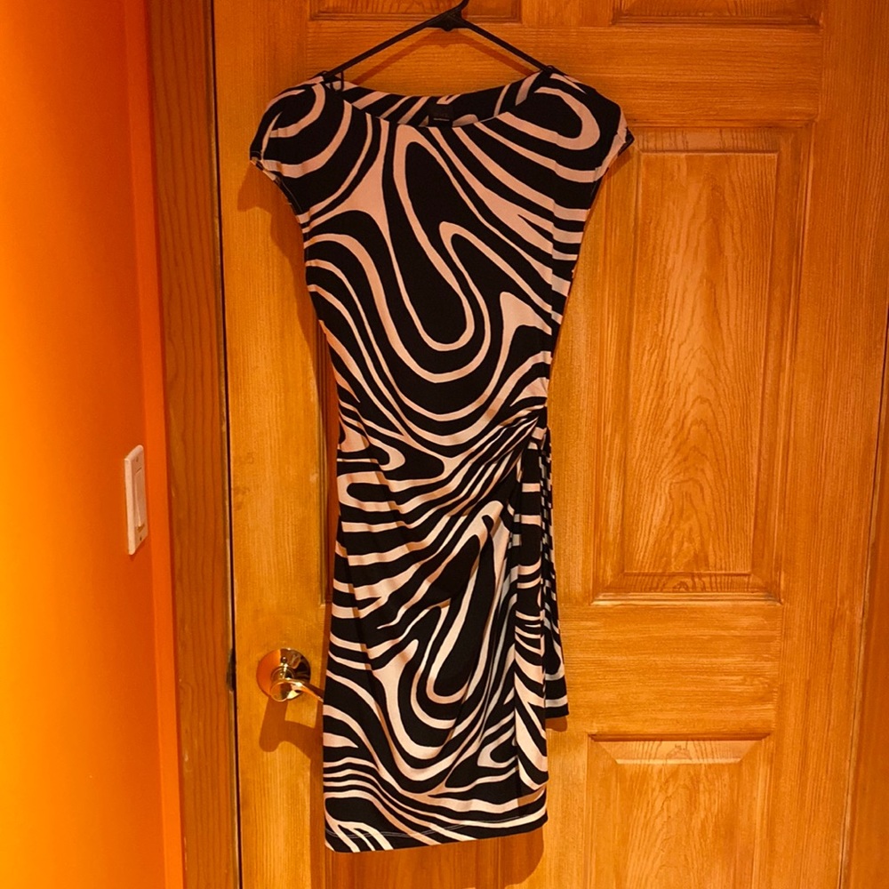Black and white Saks Fifth Avenue sleeveless dress, size 6